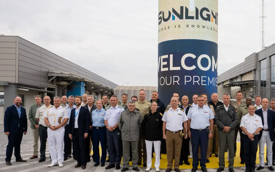 Ακόλουθοι Άμυνας από 23 χώρες επισκέφτηκαν τις εγκαταστάσεις της Sunlight Group στην Ξάνθη