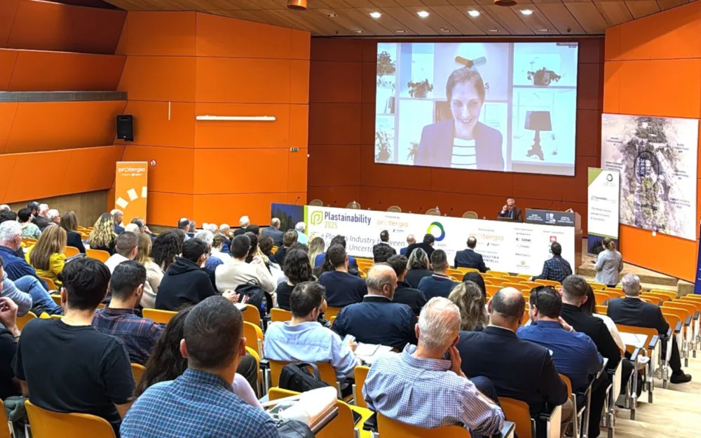 Η βιομηχανία πλαστικών επιλέγει σταθερά την αειφορία - Τι συζητήθηκε στο PLASTAINABILITY 2025 powered by Protergia
