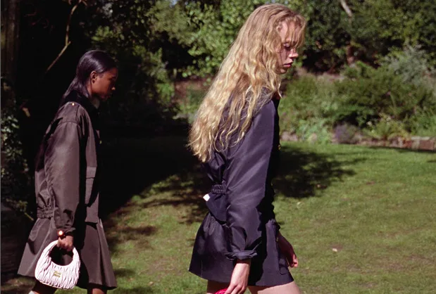 Το ταγιέρ του γραφείου επιστρέφει σε φρέσκιες εκδοχές