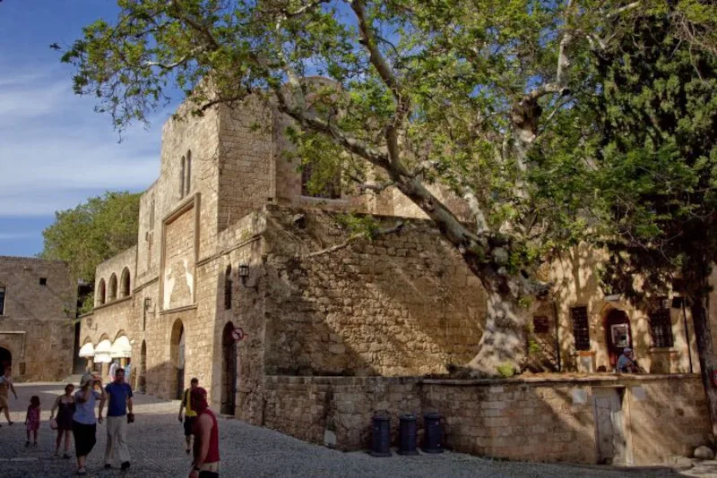 Στο επίκεντρο του ενδιαφέροντος της βρετανικής τουριστικής αγοράς η Κρήτη, η Ρόδος και η Κεντρική Μακεδονία