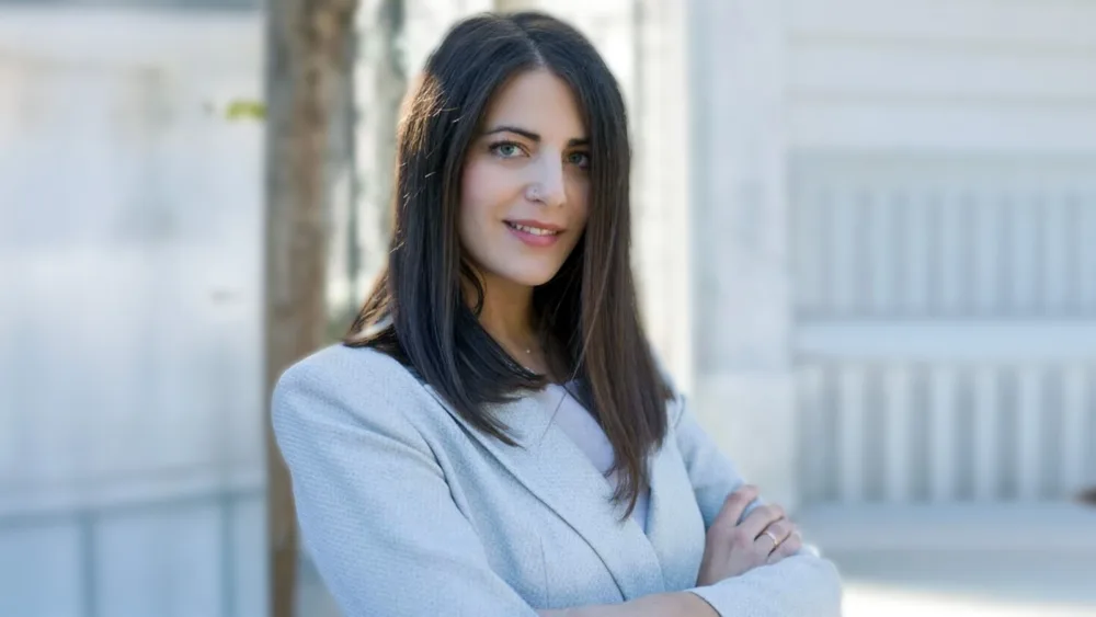 Χρυσάνθη Βαλιανάτου, Country Manager της Flip.gr: «Δεν προσπαθώ να παίξω κάποιο ρόλο, και αυτό τελικά κερδίζει τον σεβασμό και την εμπιστοσύνη των ανθρώπων»