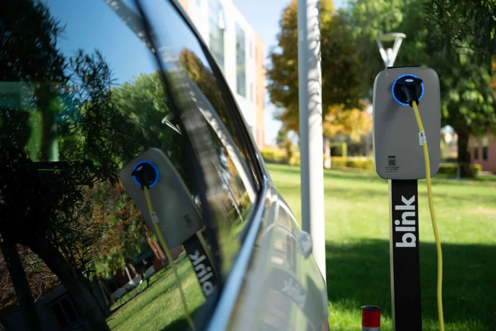 Η Blink Charging Hellas ξεπέρασε τους 320 σταθμούς φόρτισης σε μεγάλες εταιρείες και ομίλους πανελλαδικά