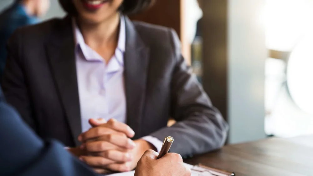 Πώς οι υποψήφιοι χτίζουν αξιοπιστία: 4+1 συμβουλές για συνεντεύξεις υψηλών απαιτήσεων