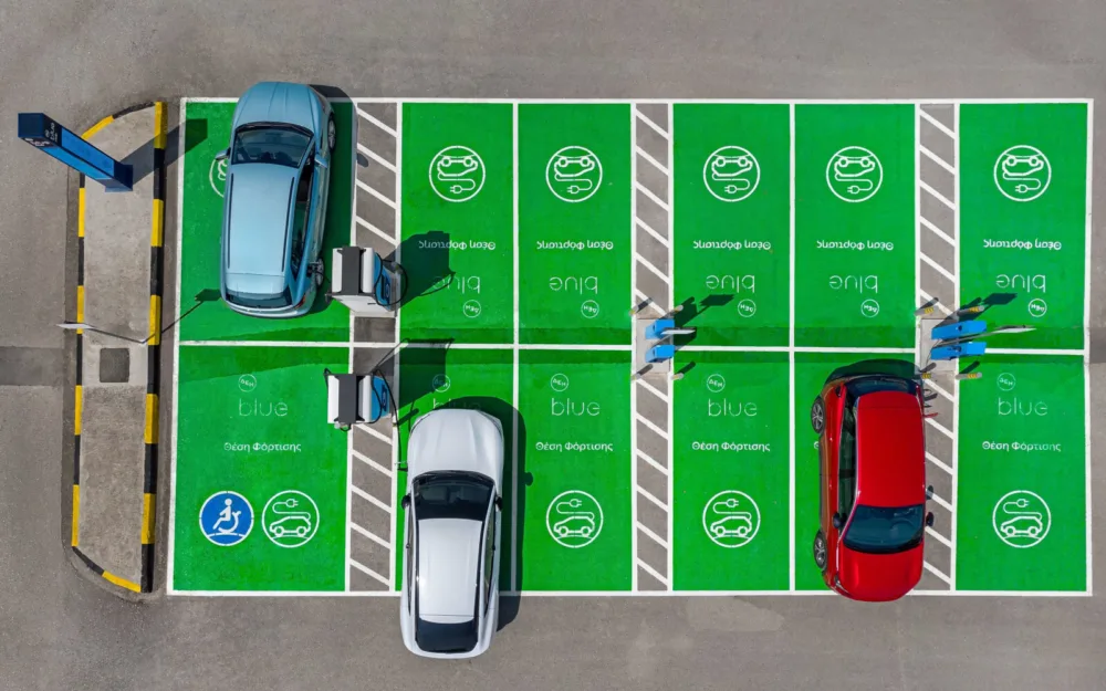 ΔΕΗ blue: Προσφέρει στους οδηγούς νέα RFID κάρτα για πιο εύκολη εμπειρία φόρτισης