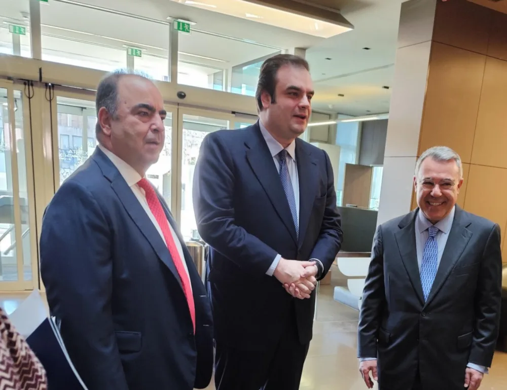 Με πολιτική ηγεσία και θεσμικούς παράγοντες γιόρτασε τα 100 χρόνια παρουσίας στο ελληνικό χρηματιστήριο η Alpha Bank