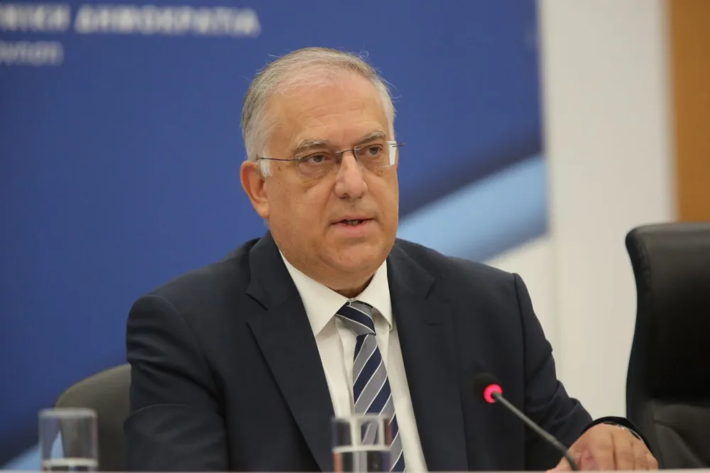 YΠΑΝ: Αυξήσεις στα συμβόλαια υγείας κοντά στον πληθωρισμό ζήτησε από τις ασφαλιστικές ο Τ. Θεοδωρικάκος