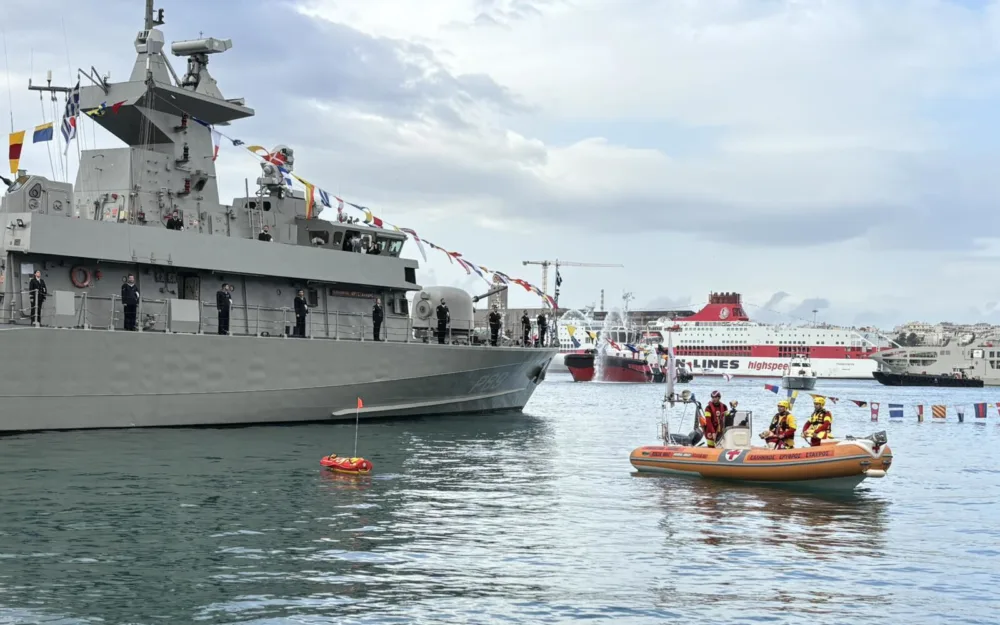 Ο Ελληνικός Ερυθρός Σταυρός έδωσε το παρών στον εορτασμό των Θεοφανείων στον Πειραιά  με ναυαγοσωστικό σκάφος και διασωστικό ρομπότ