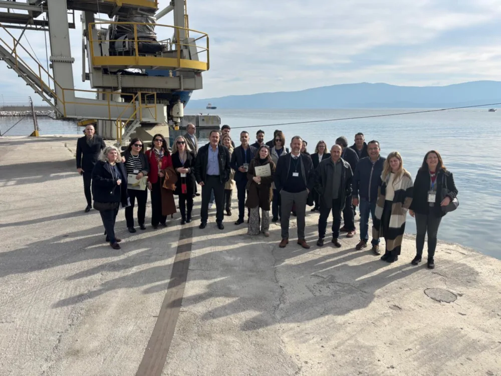 Στελέχη του Κλάδου Οικονομικών και Εμπορικών Υποθέσεων (ΟΕΥ) επισκέφτηκαν τα εργοστάσια των εταιρειών ΜΥΛΟΙ ΣΟΓΙΑΣ Α.Ε. και ΕΛΛΗΝΙΚΑ ΕΚΛΕΚΤΑ ΕΛΑΙΑ Α.Ε.