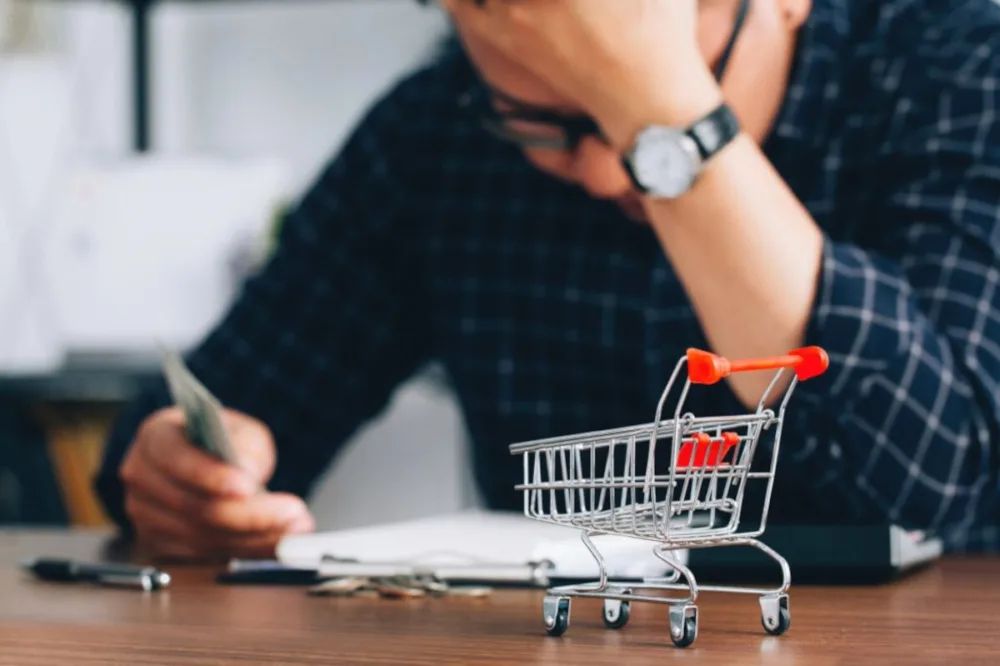 Έρευνα της RASS για το ΕΕΑ: Η ακρίβεια πλήττει όλα τα νοικοκυριά – Η εμπιστοσύνη στην αγορά φθίνει και η κατανάλωση πιέζεται