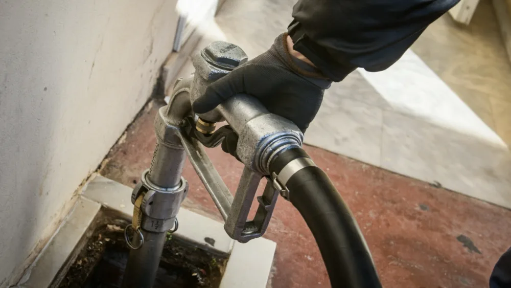 «Σαρώνει» το κρύο στη χώρα - Ποιες οι τιμές του πετρελαίου θέρμανσης και των καυσόξυλων