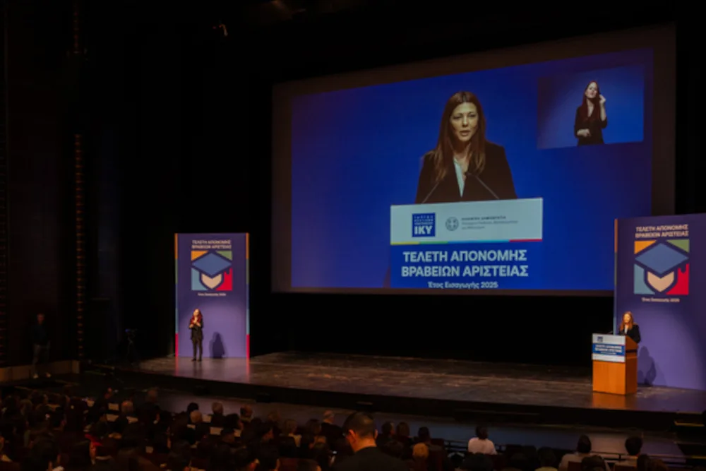 Βραβεία Αριστείας ΙΚΥ: Μήνυμα στήριξης στην αριστεία έστειλε η υπουργός Παιδείας - Το 43,2% των βραβευθέντων είναι άντρες και το 56,8% γυναίκες
