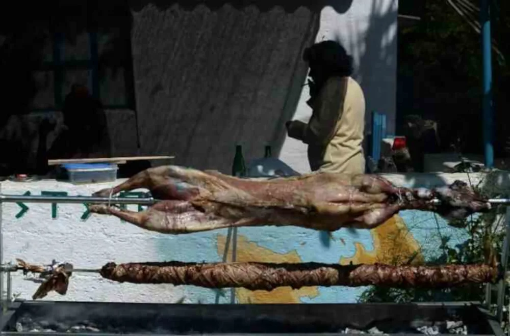 «Είδος πολυτελείας» φέτος ο οβελίας - Έως 19 ευρώ το κιλό η τιμή του - Η κίνηση της αγοράς σε Αθήνα και Θεσσαλονίκη