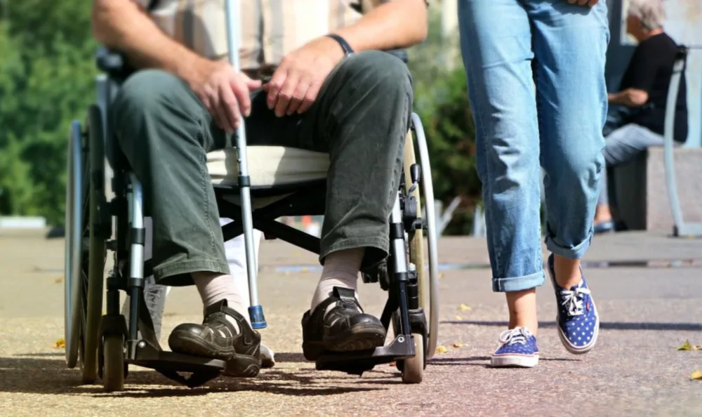 Ο Προσωπικός Βοηθός έγινε μόνιμο πρόγραμμα εθνικής εμβέλειας - Επεκτείνεται σε όλη την Ελλάδα