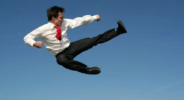 Στις μπίζνες, όπως και στις πολεμικές τέχνες, το βασικό δεν είναι μόνο να αποκρούσεις τα χτυπήματα, αλλά να προβλέψεις και από πού θα έρθουν*