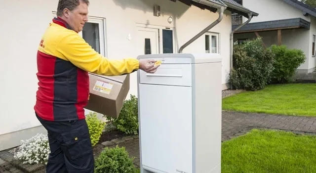 DHL: Ξεκίνησε και επίσημα η διάθεση των ιδιόκτητων «προσωπικών» θυρίδων