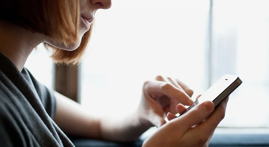 Η καταχρηστικότητα των όρων στα συμβόλαια τηλεφωνίας: Ξέρουμε πραγματικά τι υπογράφουμε;