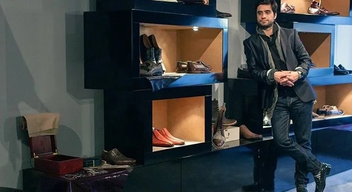 Ο Κωνσταντίνος Θεοφανίδης μας παρουσιάζει την τέχνη του χειροποίητου υποδήματος