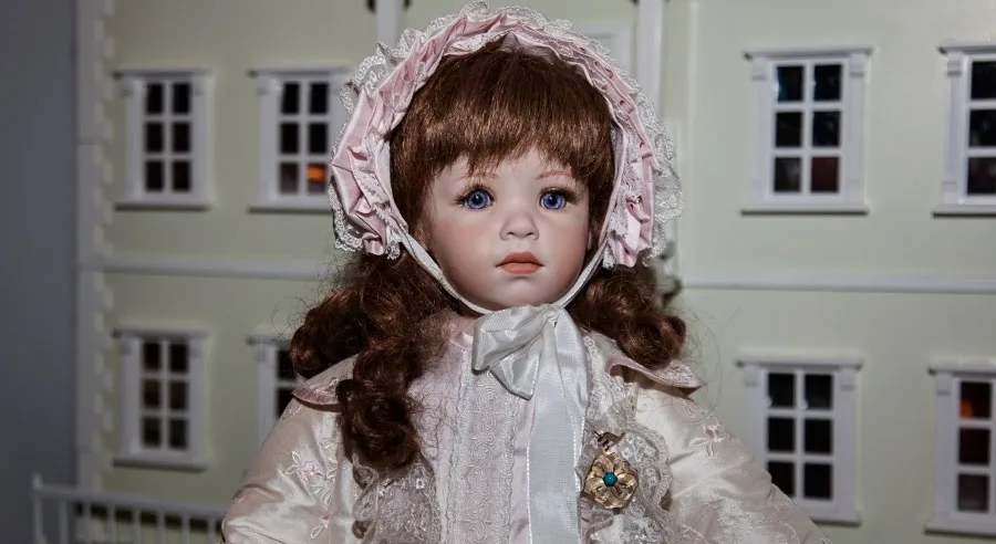 Ερατώ. Χειροποίητες πορσελάνινες κούκλες έργα τέχνης