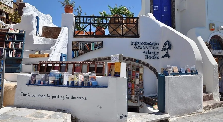 Όσοι αγαπούν τα βιβλία επισκέπτονται το βιβλιοπωλείο "Ατλαντίς"