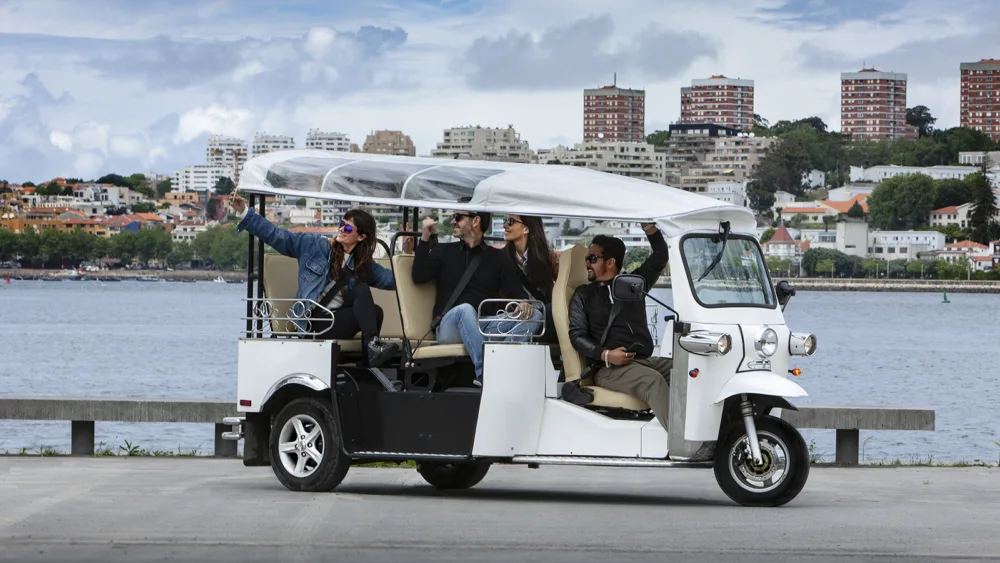 TUK TUK HELLAS: Η νέα funky μόδα στη μετακίνηση ήρθε για να μείνει