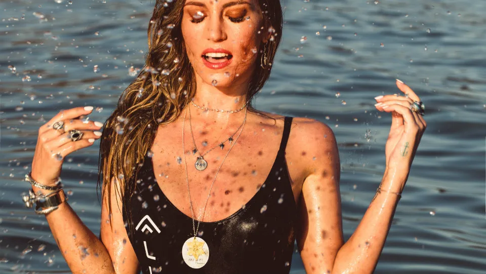 Allover: Ένα ηλεκτρονικό κατάστημα με την υπογραφή της Αθηνάς Οικονομάκου [Συνέντευξη]