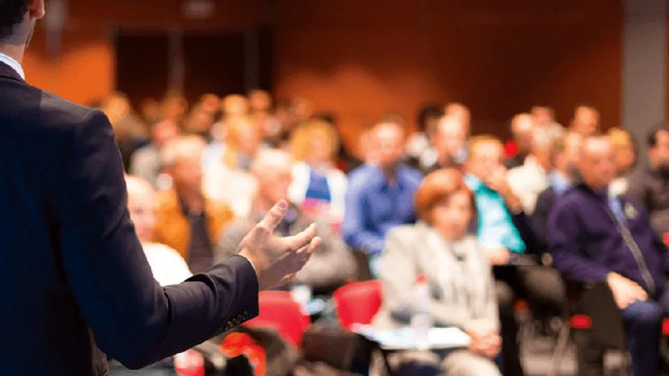 6 συνήθειες που καλό είναι να αποφεύγει ένας δημόσιος ομιλητής