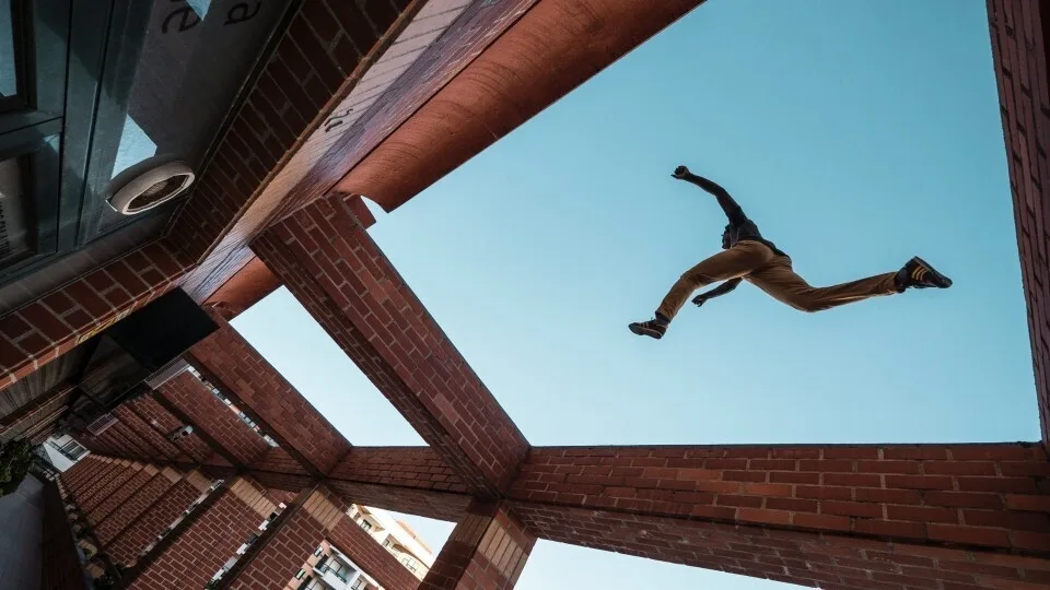 «Κάνε το άλμα και το δίχτυ θα εμφανιστεί»: Πώς να διαχειριστείς το επιχειρηματικό ρίσκο