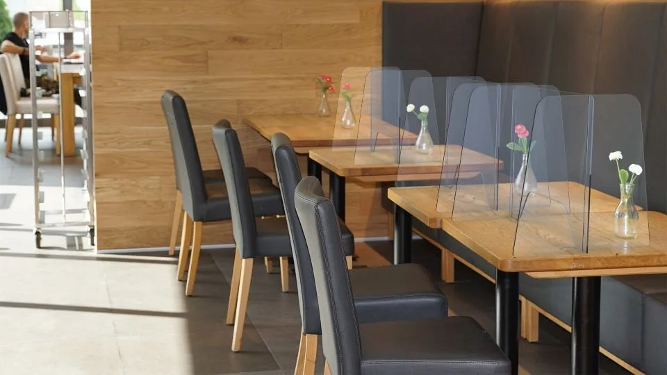 Κατακόρυφη αύξηση της ζήτησης για plexiglass, στην επανεκκίνηση της οικονομίας