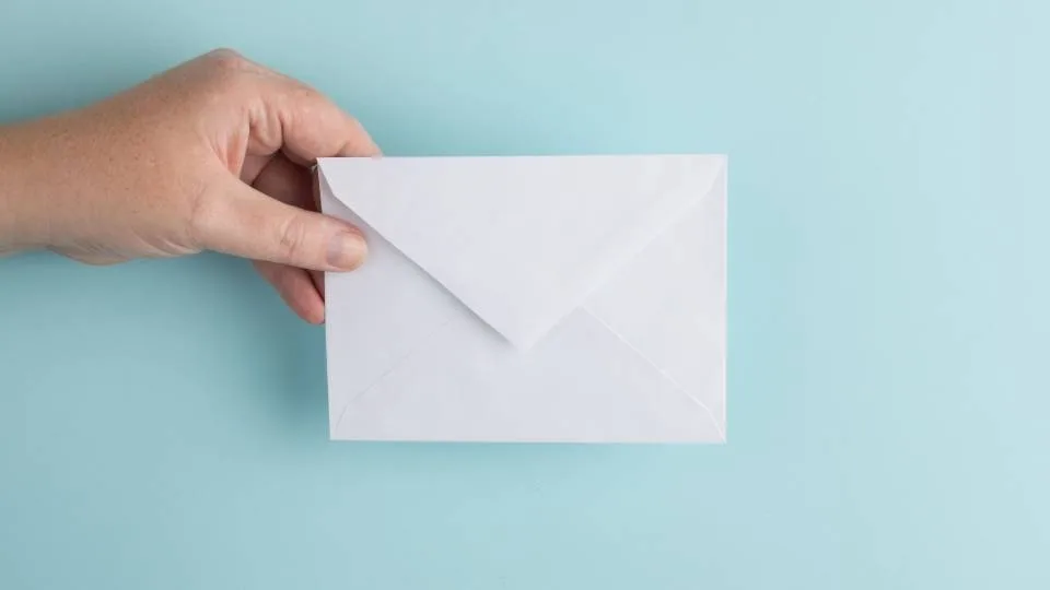 Σε αγχώνουν τα emails; 10 στρατηγικές για να απαντάς σωστά, κάθε φορά