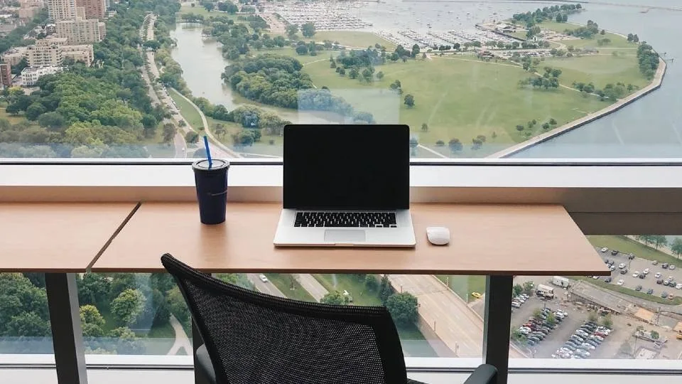 Digital Nomads και Remote Workers: Γιατί μπορεί να φέρουν την work-life ισορροπία