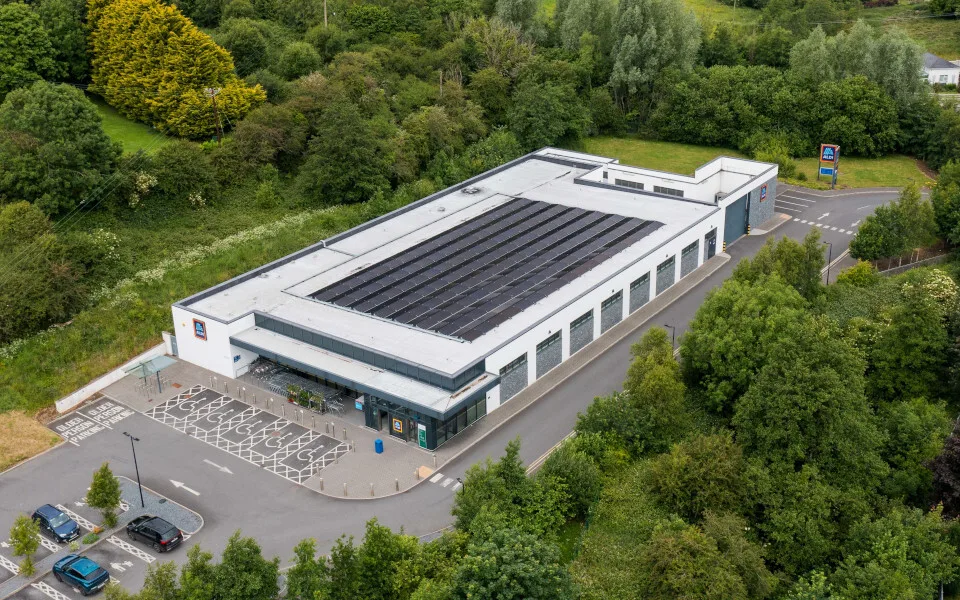 Η Greenvolt Next συνεργάζεται με την Aldi - Θα εγκαταστήσει φ/β 6,3 MW σε 44 καταστήματα της αλυσίδας στην Ιρλανδία