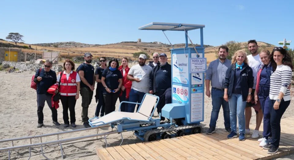 Η Bayer Ελλάς ενισχύει την προσβασιμότητα στη Σχοινούσα με ράμπα τύπου SEA TRAC