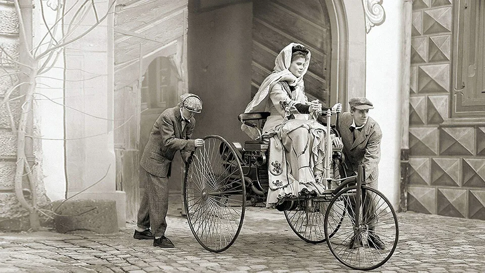 Bertha Ringer. Η γυναίκα που μας έμαθε να οδηγάμε...