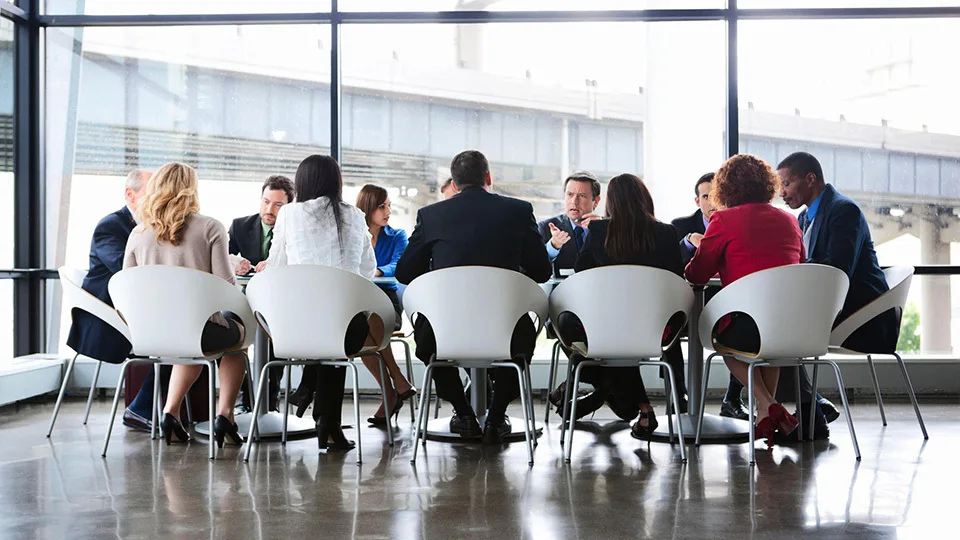 Οι CEO απαντούν στις γεωπολιτικές προκλήσεις με deals & tech