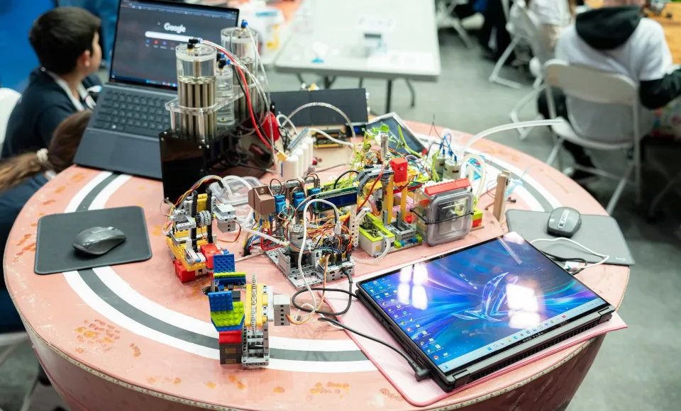 Ρομποτικές λύσεις τεχνητής AI στον τελικό του Πανελλήνιου Διαγωνισμού STEM 2025 - Συνεργάτης η COSMOTE