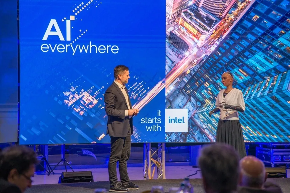 Sophia: Το πιο προβεβλημένο ανδροειδές ρομπότ για πρώτη φορά στην Ελλάδα