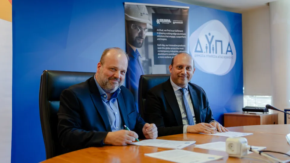 Μνημόνιο Συνεργασίας ΔΥΠΑ – Elval: Αφορά αμειβόμενη μαθητεία σε σύγχρονη βιομηχανική μονάδα αλουμινίου