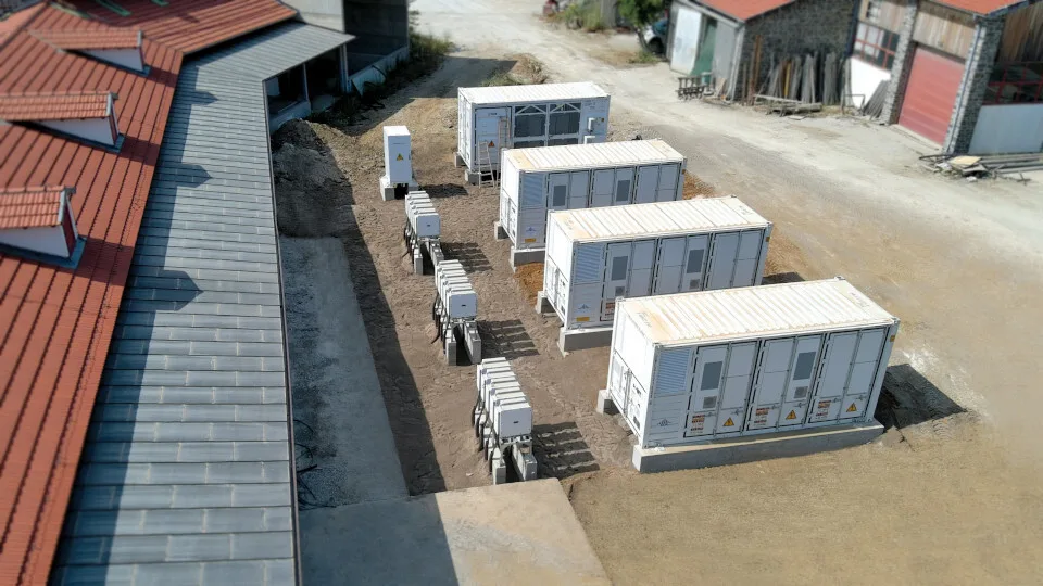 ENGAIA: Το μεγαλύτερο grid-forming σύστημα αποθήκευσης στην Ελλάδα τέθηκε σε λειτουργία