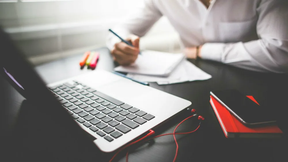 E-gnosis: 3ος κύκλος για δωρεάν μαθήματα υπολογιστών και αγγλικών