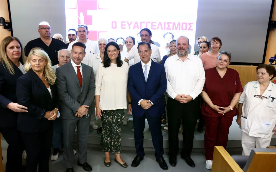 Γεωργιάδης και Κεραμέως στο ΓΝΑ «Ο Ευαγγελισμός» για την πρόσληψη 500 τραυματιοφορέων μέσω ΔΥΠΑ