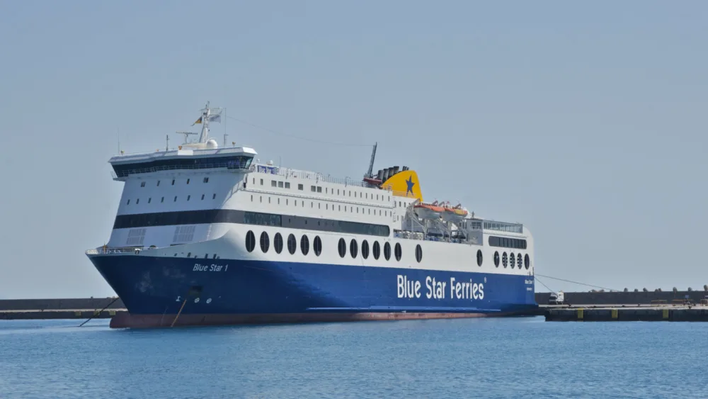 Blue Star Ferries - Σάμος: Έκπτωση 50% για τις μετακινήσεις επιβατών και I.X οχημάτων