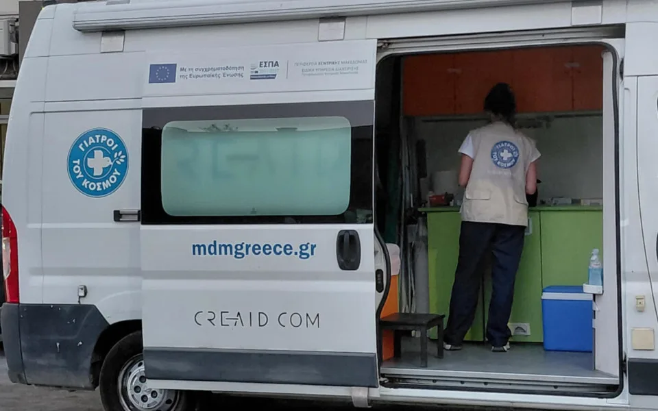 Οι Γιατροί του Κόσμου στο πλευρό των αστέγων της Θεσσαλονίκης εν μέσω καύσωνα