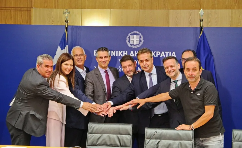 Μπήκαν οι υπογραφές για το έργο της ενεργειακής αναβάθμισης του σχολικού συγκροτήματος Γκράβας