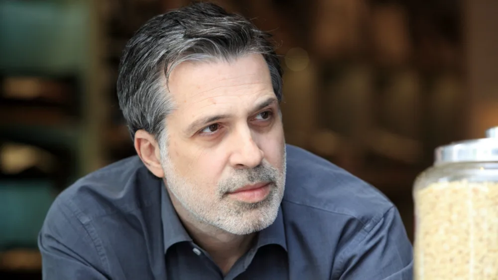 Ο ξηρός καρπός που έφτασε από την Άνω Κυψέλη μέχρι το Λονδίνο